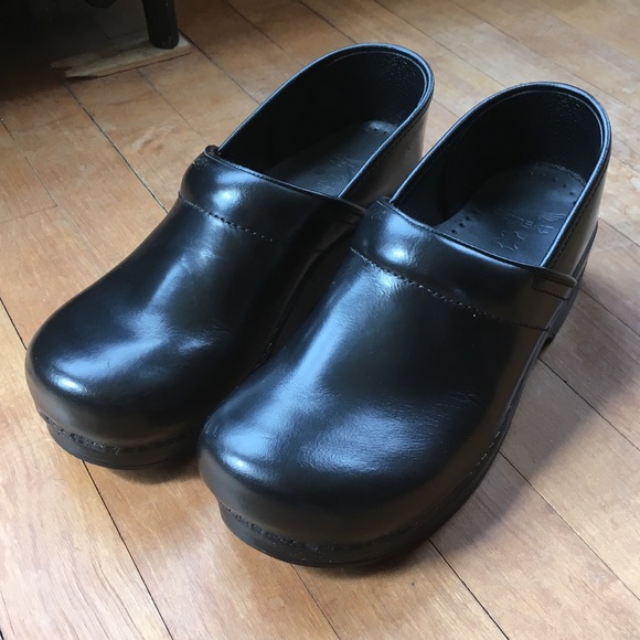 dansko narrow shoes